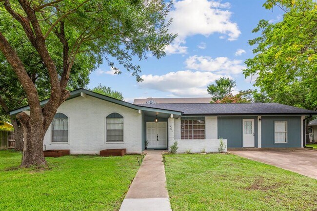 Photo - 201 Fairlane Dr