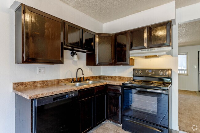 2BR, 2BA - 1,200SF - Arvada Pines