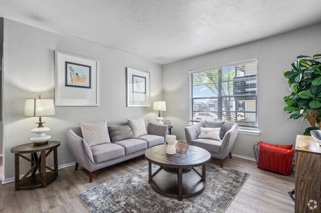 1BR, 1BA - 825SF - Living Room - Catalina