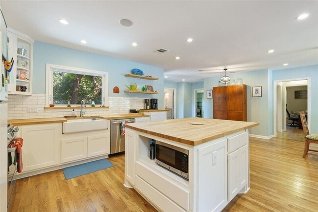 Photo - 5711 Chesterfield Ave