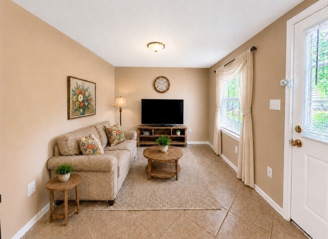 Photo - 422 W Burleson St