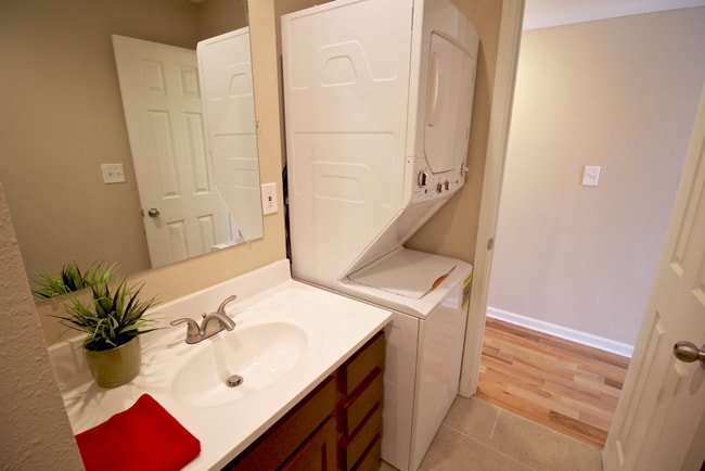 Photo - Hemingway Heights - 3635-3645 Warwick Blvd