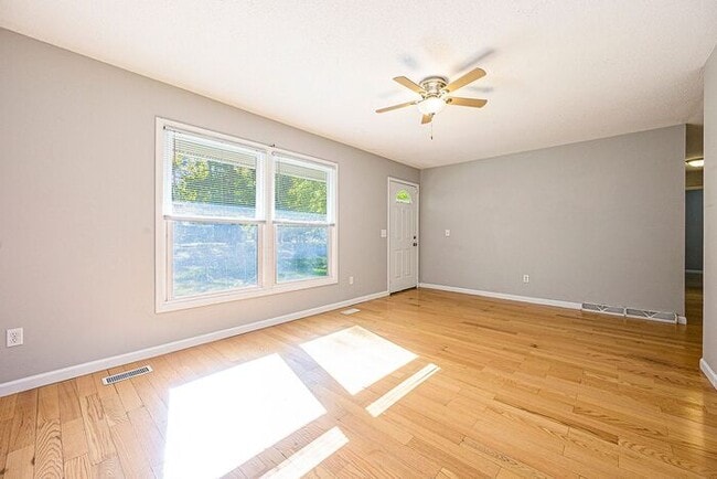 Photo - 1550- Chic 3BR Ranch in Parchment - Sleek,...