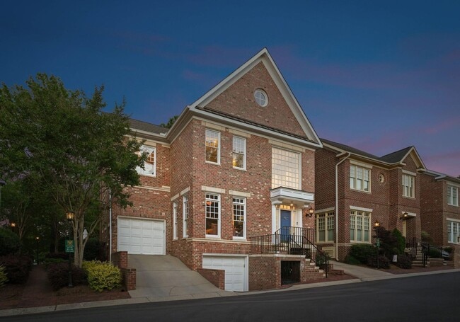 Photo - 1124 Dilworth Crescent Row