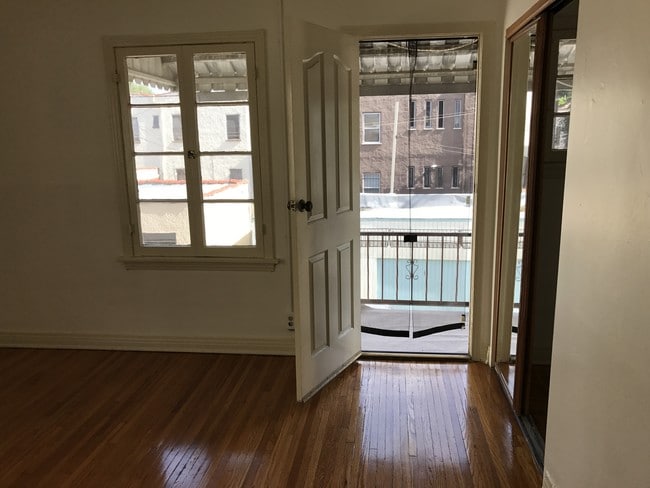 Bedroom - 416 N Orange Grove Ave Unit 1/2