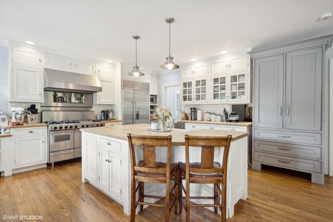 Photo - 645 N Park Blvd