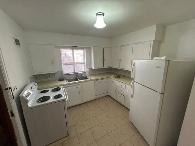 Kitchen - 2677 Powhattan Pky Unit Lower