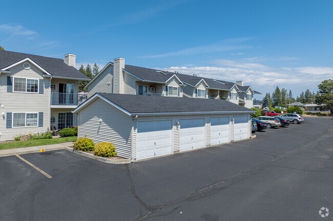 Garajes - Bellwood Park Apartments