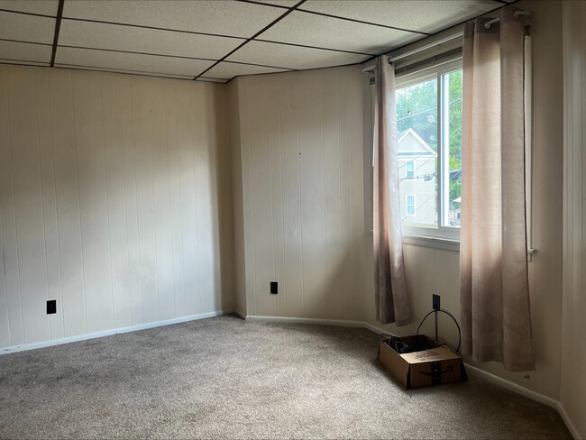 Living room - 334 Liberty St Unit 1st Floor - 1 Bedroom