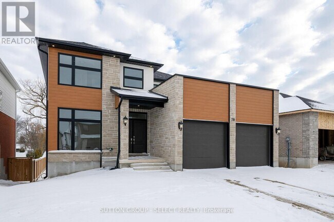 Photo - 70 Royal Cres