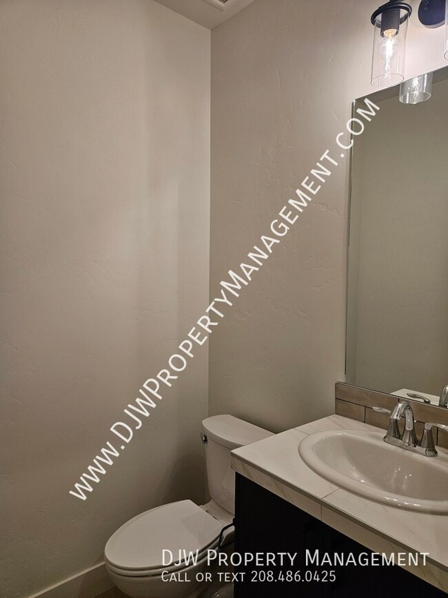 Photo - 1334 N Meadowglen Ave