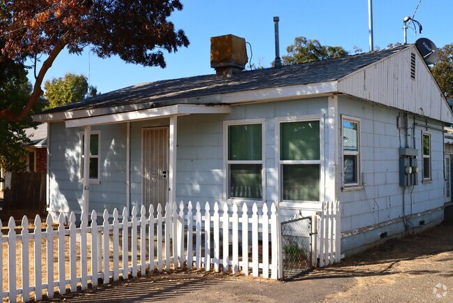 Building Photo - 2 Bedroom between Merced and Planada Rental