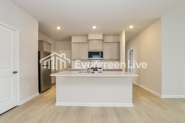 Photo - 5543 Hydrangea St