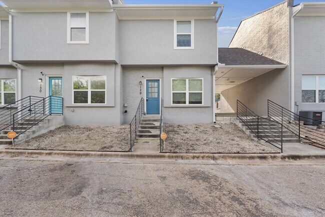 Photo - 6211 Manor Rd