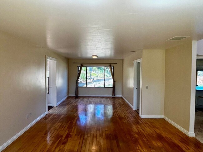 Photo - Beautiful La Jolla Alta Home! 50% off Firs...