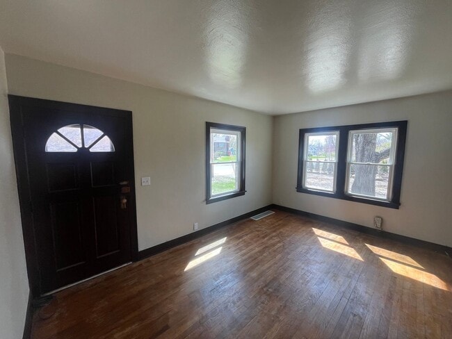 Photo - Fully Remodeled 2 Bedroom 1.5 Bathroom House in Moline