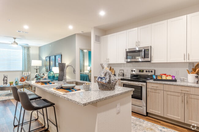 2BR, 2BA - Kitchen