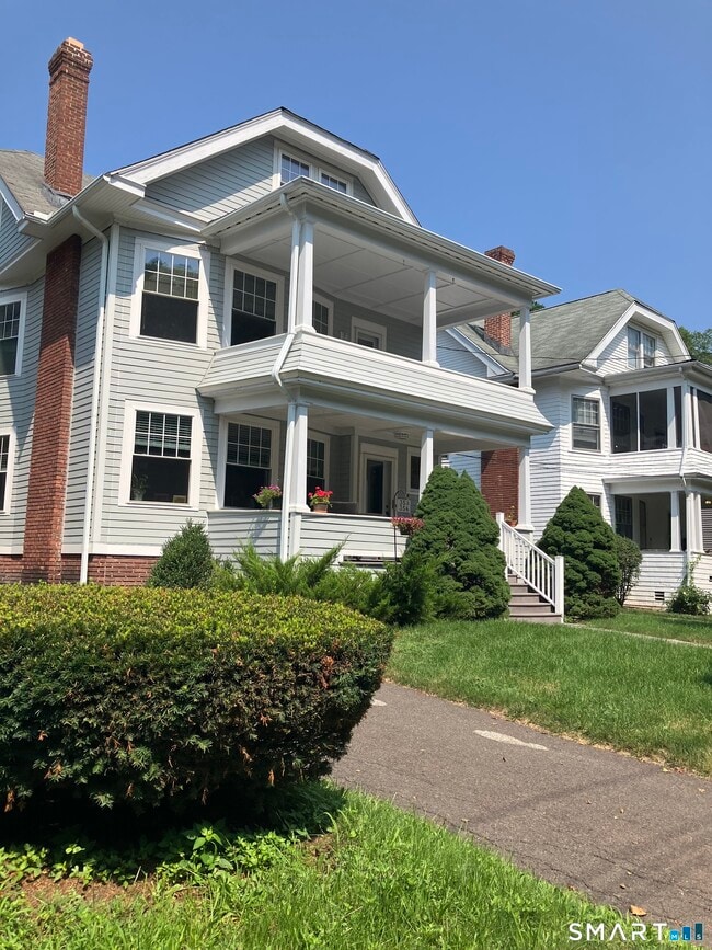 Building Photo - 356 Yale Ave Unit 2