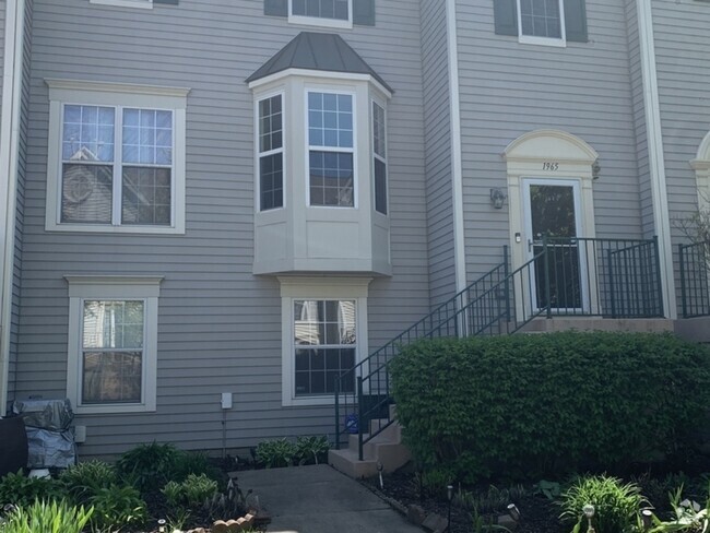 Building Photo - 1965 Grandview Pl Unit 1965 Rental