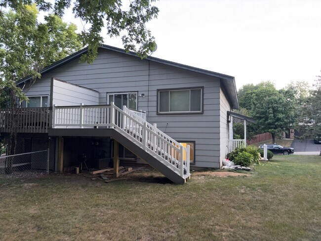 8275 Cypress Ln