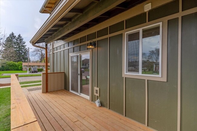 Photo - 1507 Hines St SE