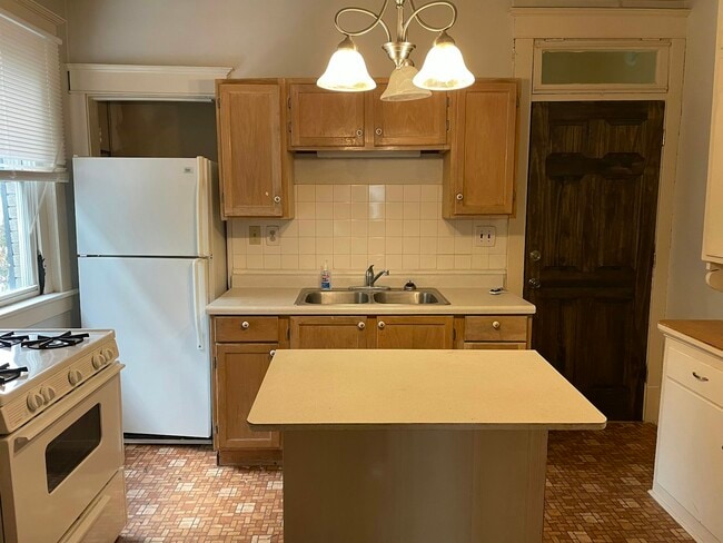 Building Photo - 1509 W Main St