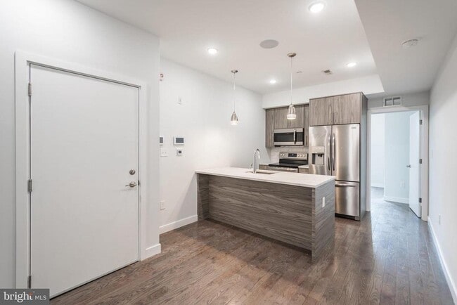 Building Photo - 627 W Oxford St Unit 2