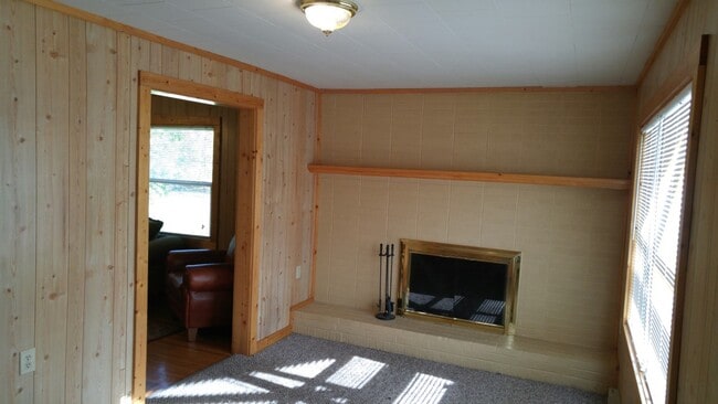 Den (Second Living Room) - 30 Hill Top Dr