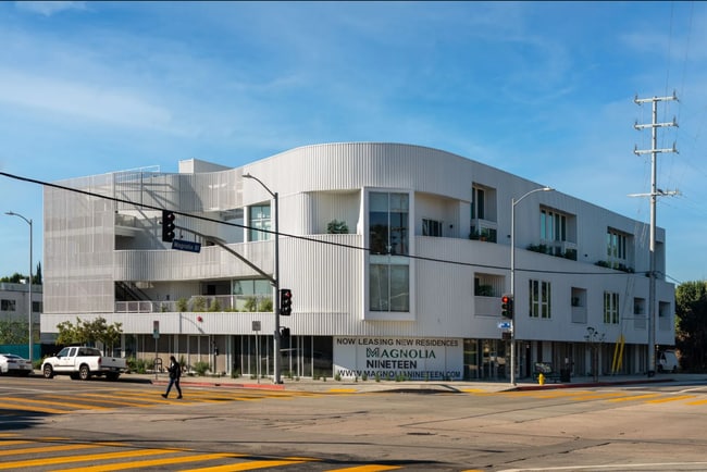 Building Photo - Modern Studio - Available NOW Unit 213