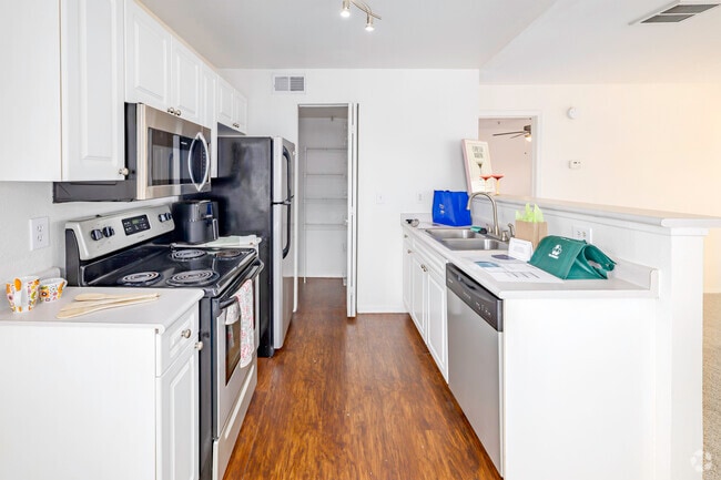 Private Bungalow - 1BR, 1BA - 696SF - Kitchen - Crown Martin Park