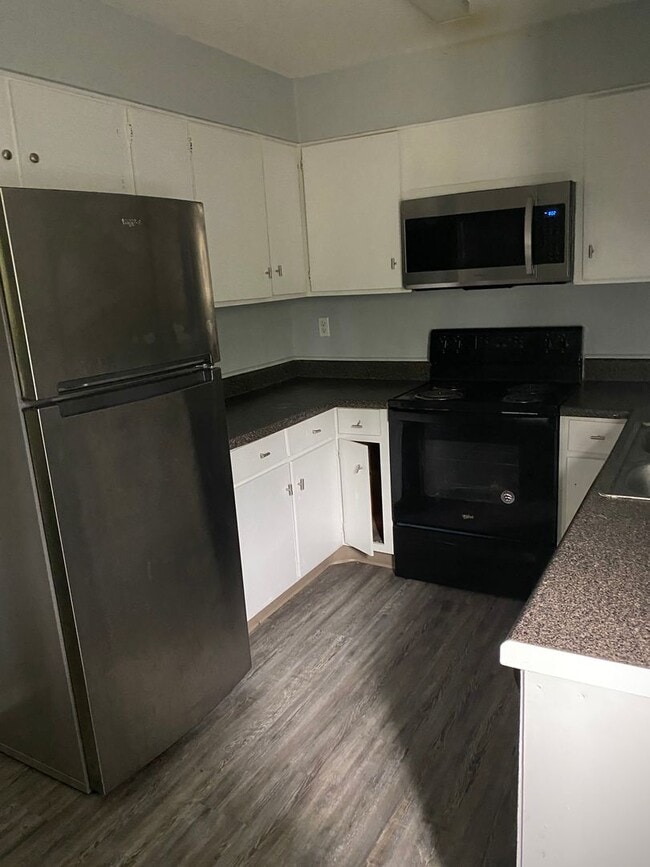 Building Photo - Lugo Riverhill Unit E-1