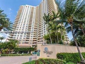 Building Photo - 19501 W Country Club Dr Unit 704