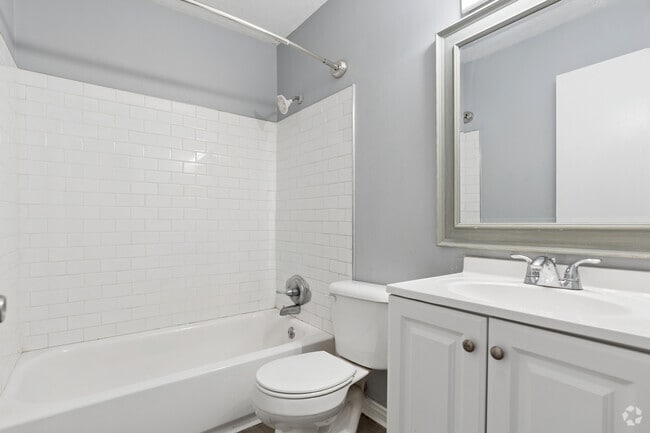 2 habitaciones, 1 baño - 1000 pies cuadrados - Baño principal - Woodgate Apartments