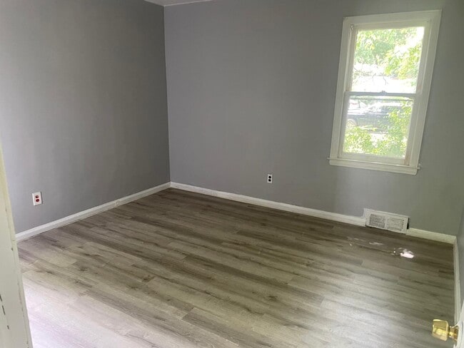 Photo - 5134 Hereford St