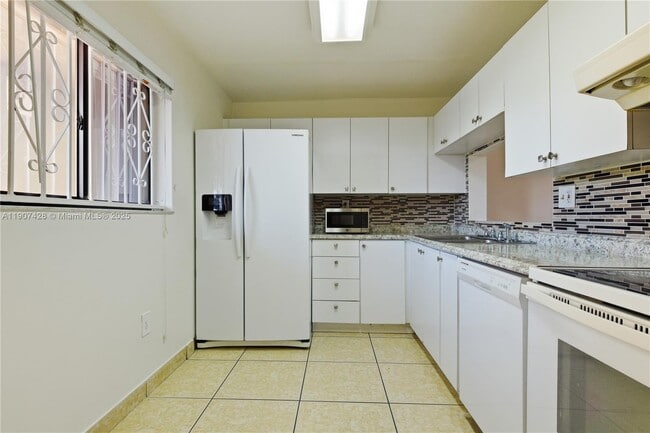 Building Photo - 8415 SW 107th Ave Unit 375W