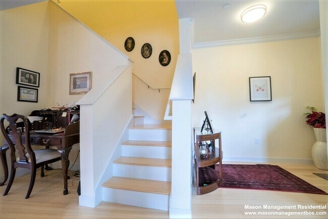 Photo - 2012 Symmes Cir Unit 1