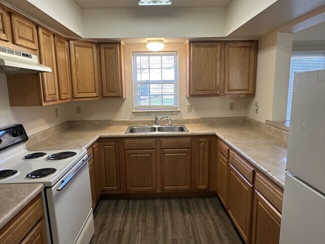 Photo - 1002 Hot Point Ave