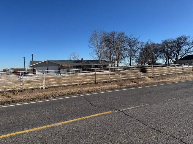 Photo - Country living at its best! Traditional farm house avail NOW