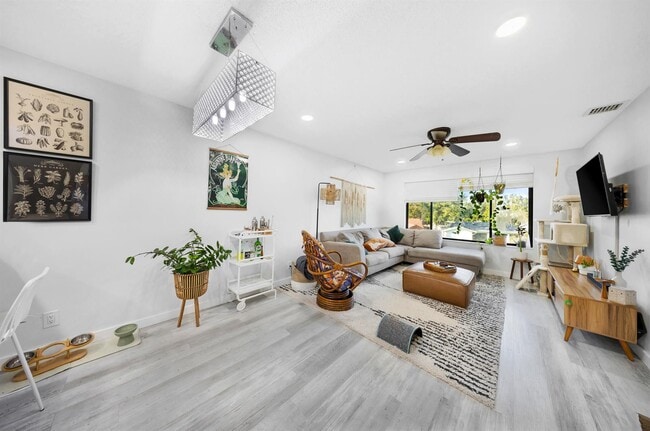 Building Photo - 11477 NW 39th Ct Unit 306-1