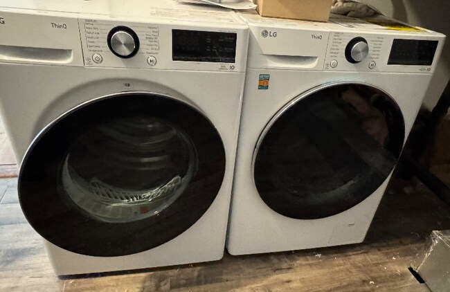 Photo - 79 College St