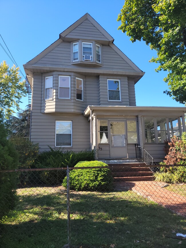 Front - 25 Kingsley St Unit 2