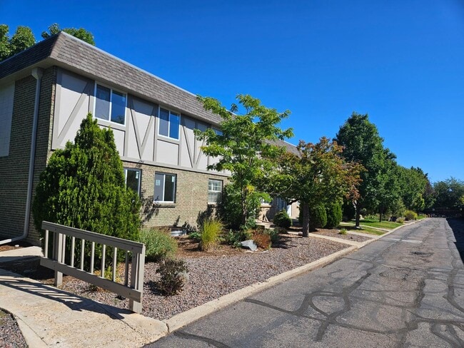 Photo - 5060 E Hinsdale Pl