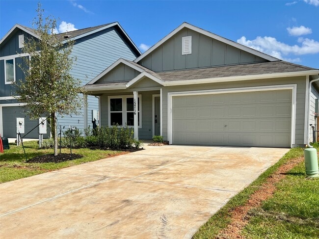 Building Photo - 15716 Plum Brk Dr