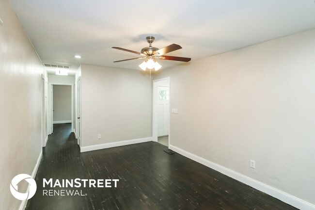 Photo - 229 W 8th St