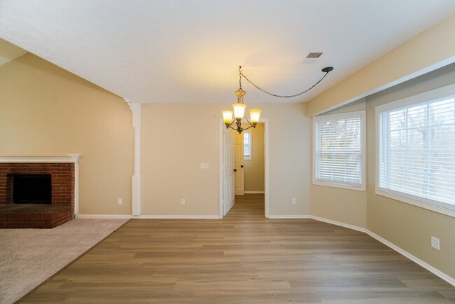 215 Mountain Ln
