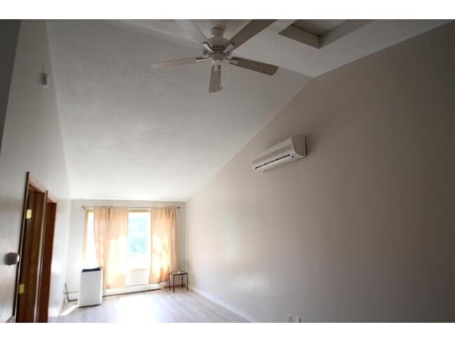 Building Photo - 401 W Main St Unit 202