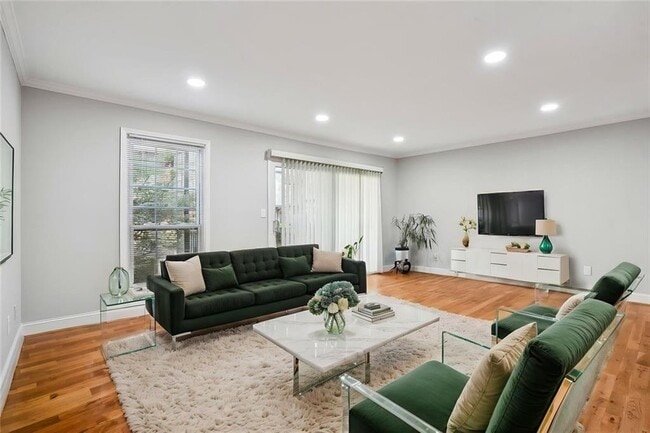Building Photo - 6851 Roswell Rd Unit F32
