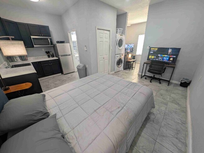 Photo - 503 E 6th St