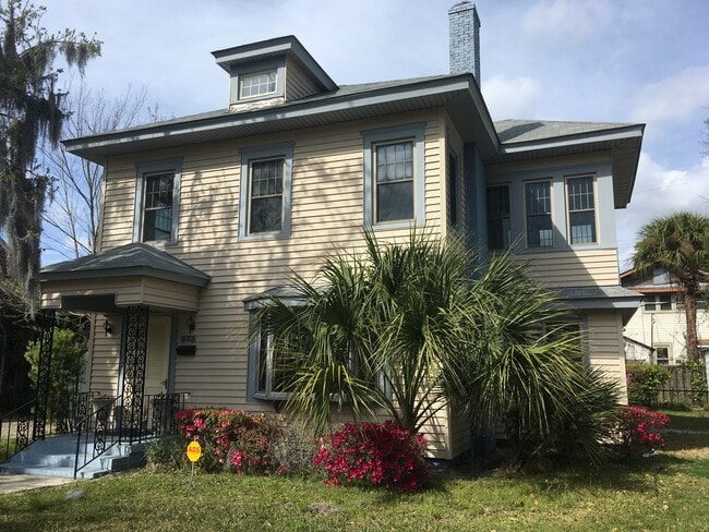 816 Maupas Ave