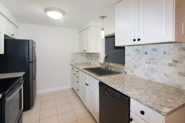 Photo - 401 Circlewood Dr